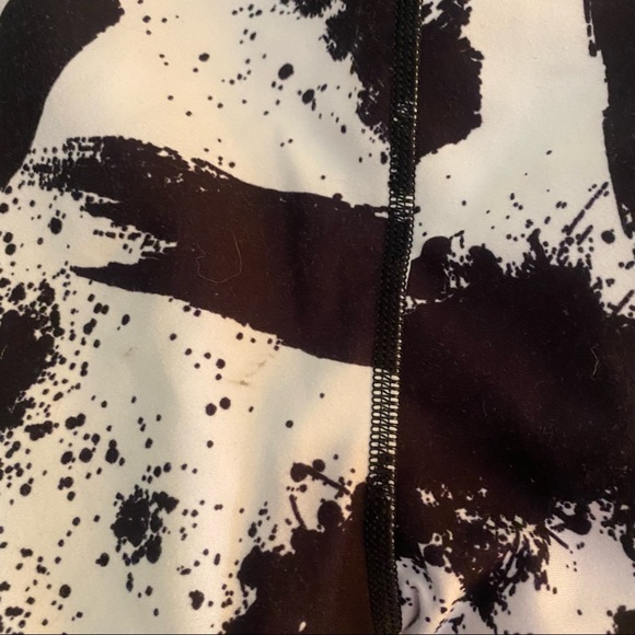 Lorna Jane Black & White Leggings 🌵 - Picture 8 of 12